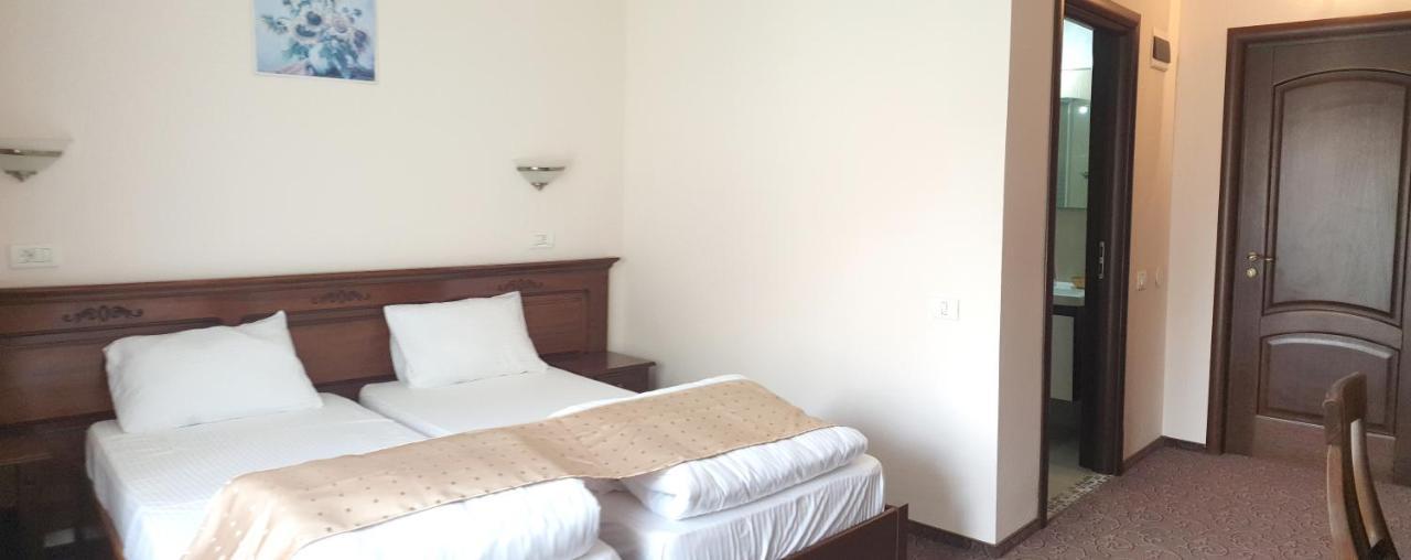 Vila Tisa Tismana Extérieur photo