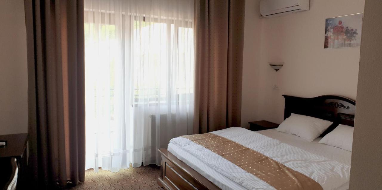 Vila Tisa Tismana Extérieur photo